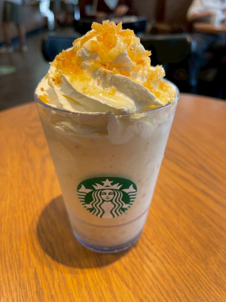 ホイップクリームたっぷりのスタバドリンク