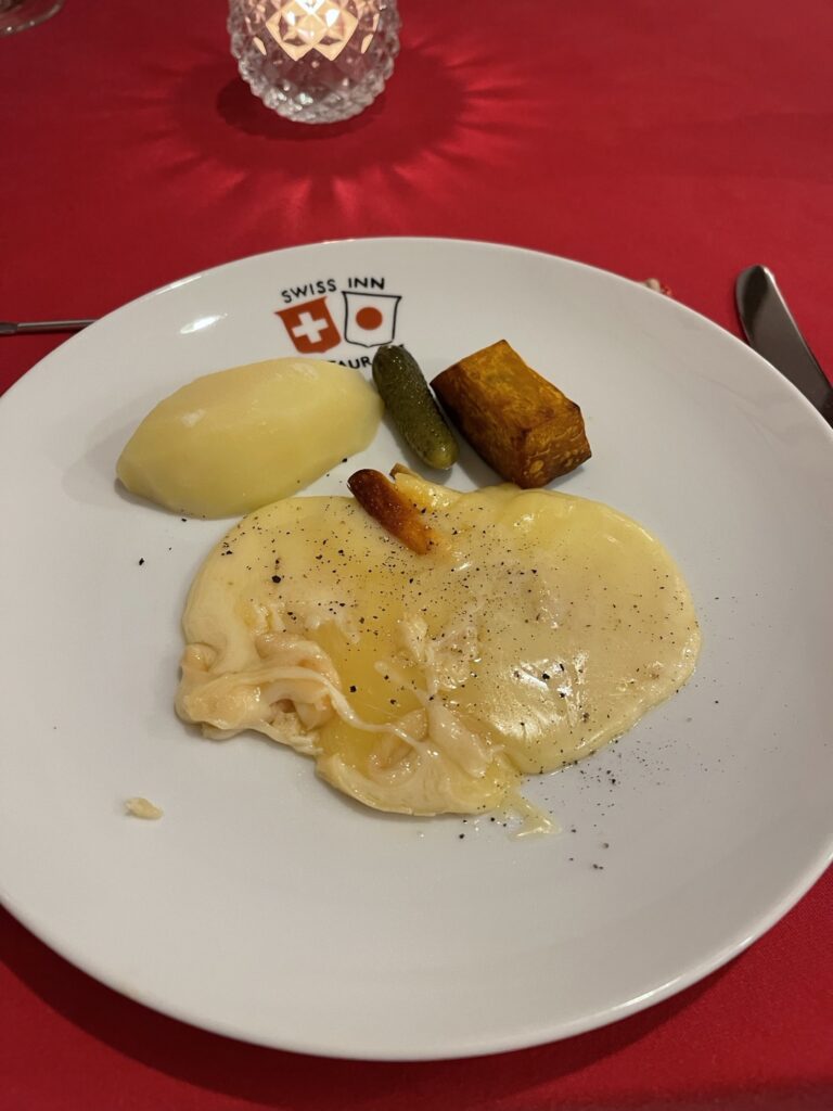 とろけたラクレットチーズ