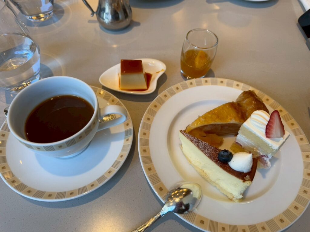 ベイクドチーズケーキ ホールとスライス