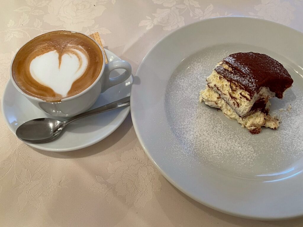 ティラミスとカップコーヒーのセット