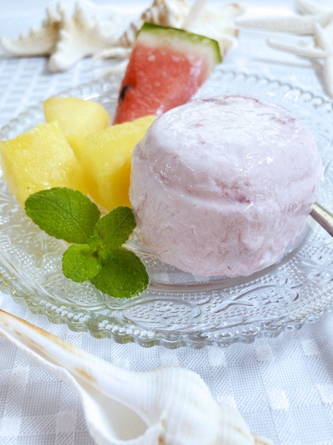 フローズンヨーグルトとパイナップル・スイカの爽やかデザート