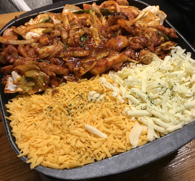 ホットプレートで作るチーズタッカルビ｜簡単レシピ