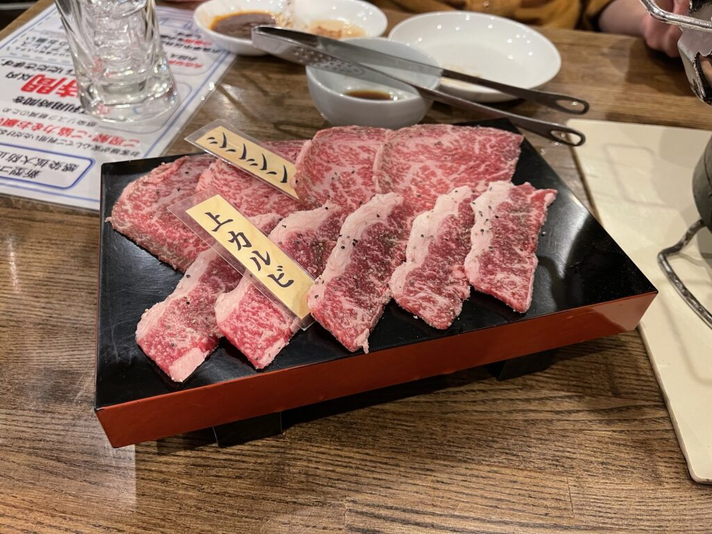 シンシンと上カルビの盛り合わせ牛肉の美味しそうなイメージ
