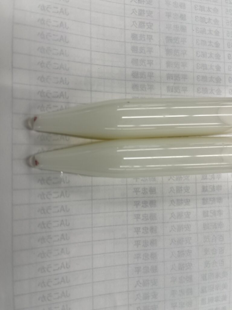 牛乳を遠心分離機で検査し血のかけらを発見