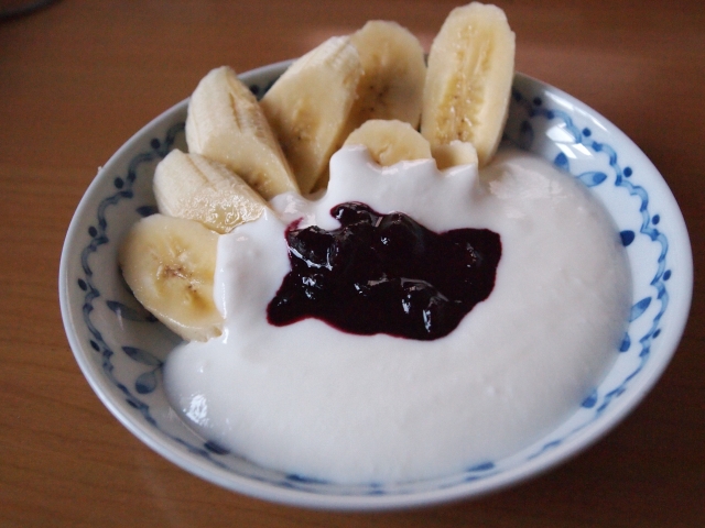 ブルーベリーとカスピ海ヨーグルト|季節の果物で楽しむ腸活デザート