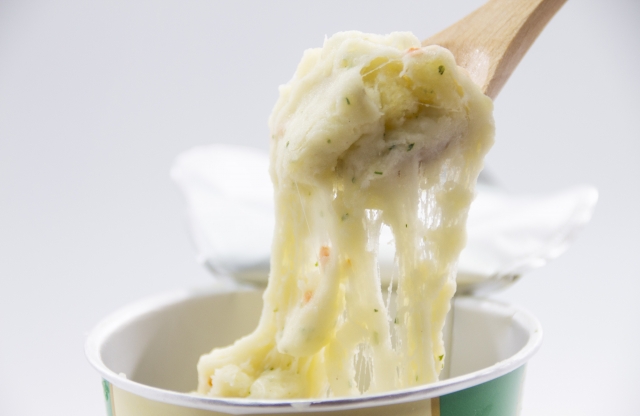 じゃがありごを作る様子|じゃがりことチーズで作る簡単アリゴ