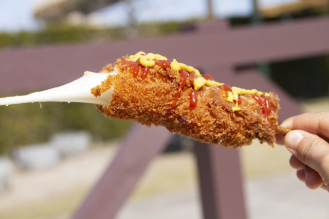 チーズハットグ｜伸びるチーズが魅力の韓国風ホットドッグ