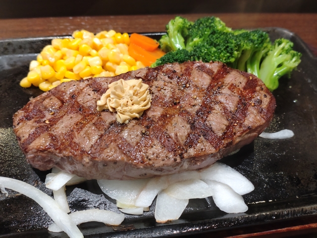 ミスジステーキ｜赤身と霜降りの旨みが調和した柔らかい牛肉ステーキ