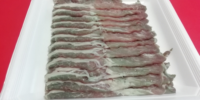 傷んで変色した牛肉の写真｜腐敗や酸化による鮮度低下の例