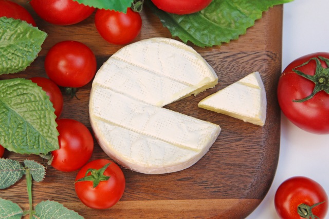 カマンベールチーズ｜白カビタイプの濃厚でまろやかなチーズ