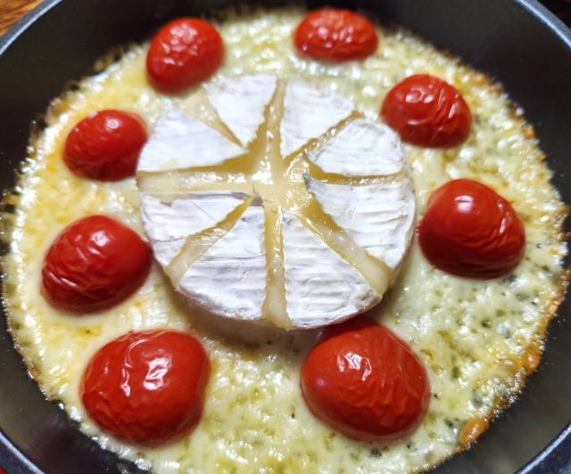 焼きカマンベールチーズ｜とろける濃厚チーズの簡単おつまみ