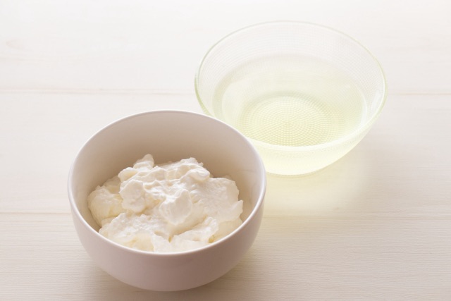 ホエーと水切りヨーグルト|高たんぱくでヘルシーな乳製品の活用法