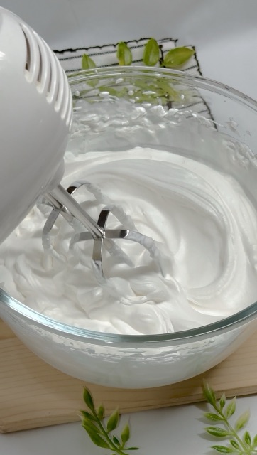 生クリームの使い方と基本の泡立て方|ケーキやスイーツ作りのコツ