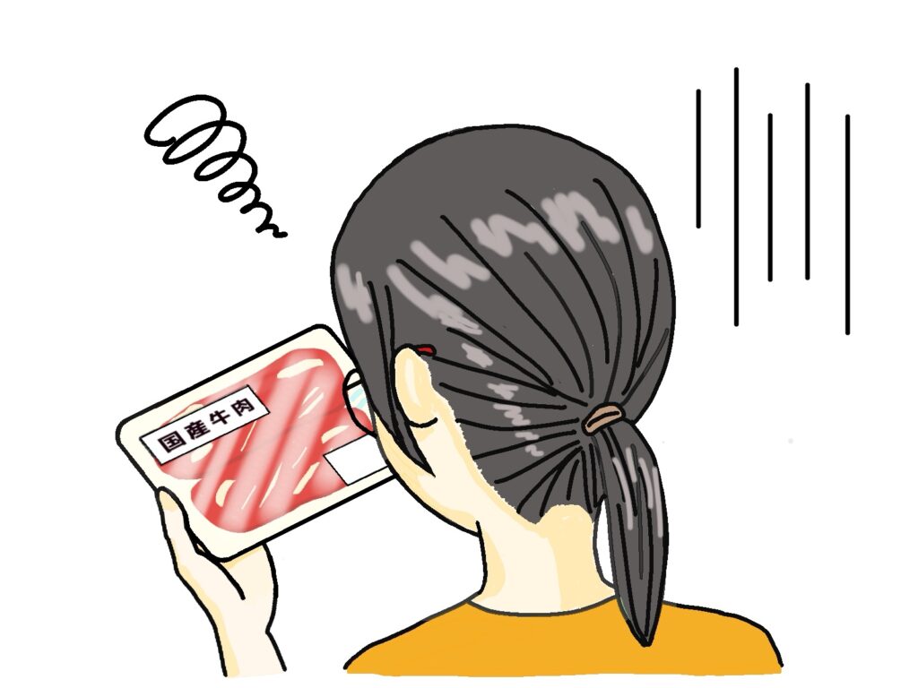 国産牛肉パックを選ぶ主婦|家庭での食材選びや料理準備のイメージ