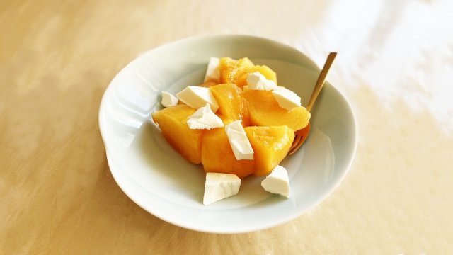 柿とクリームチーズを和えた簡単サラダ風おつまみ