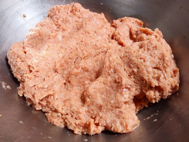 手作りハンバーグの作り方工程イメージ｜こねる・成形・焼くまでの過程