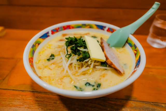 青森 味噌カレー牛乳ラーメン一杯 バターのせ
