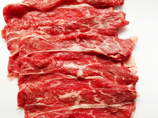 国産牛肉肩ロースうす切りの生肉