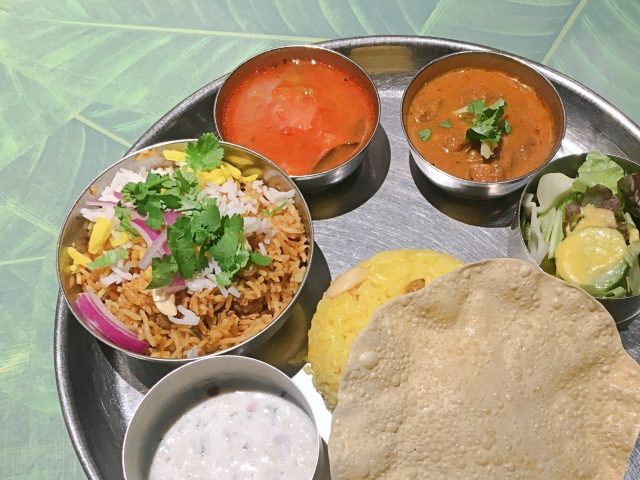 本格ビリヤニとライタの盛り付けイメージ|スパイス香るインド料理セット