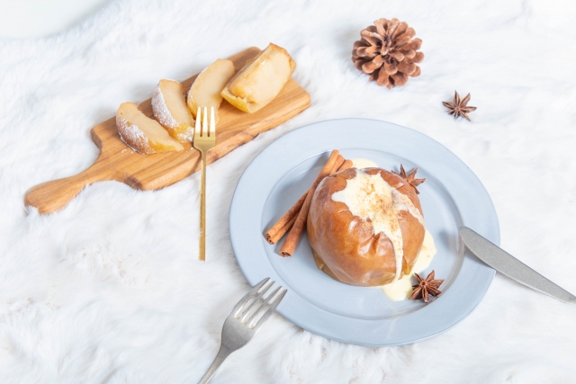 バター香るフライパン焼きりんごの断面｜焼きりんご レシピ