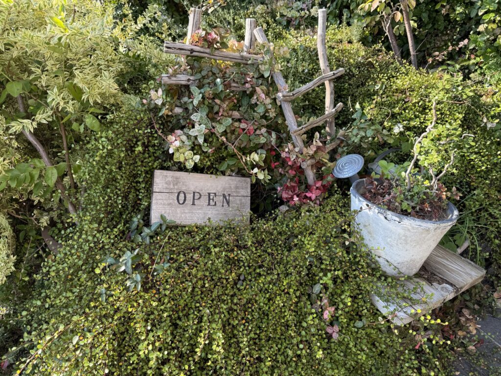 BonneFemme洋菓子店の外観と店舗入り口の写真