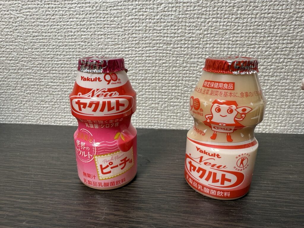 NewヤクルトとNewヤクルトピーチ味の乳酸菌飲料パッケージ比較