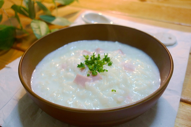 ミルク粥の作り方｜牛乳で煮込んだやさしい味の朝食レシピ