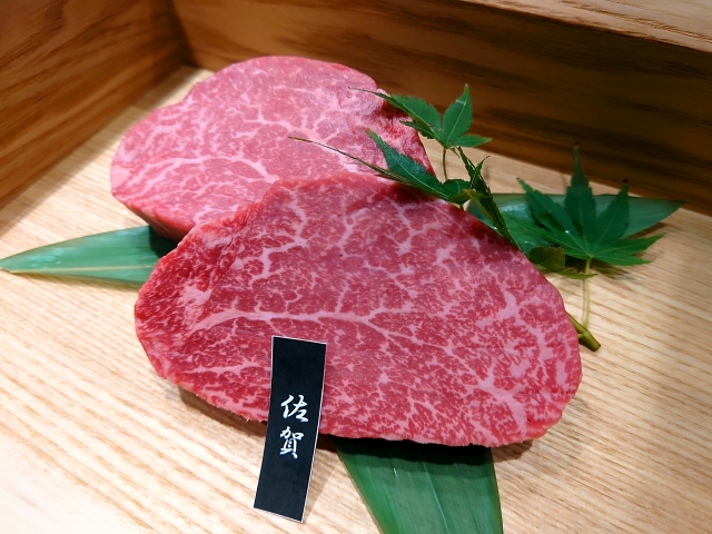 霜降りが美しい佐賀牛の高級和牛カット