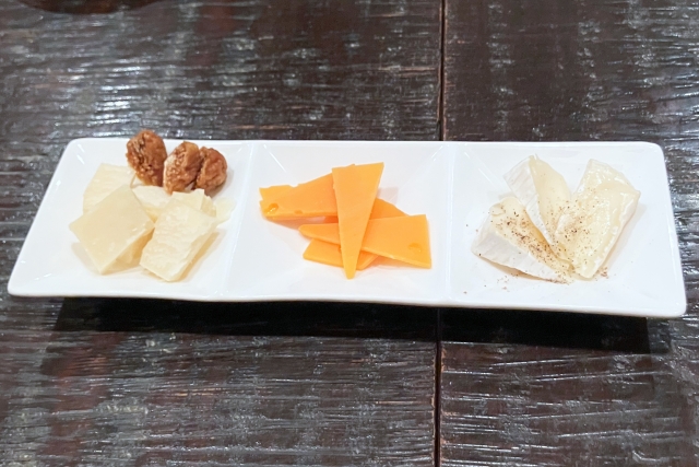 チェダーチーズ　真ん中　コクと旨味のあるセミハードチーズ