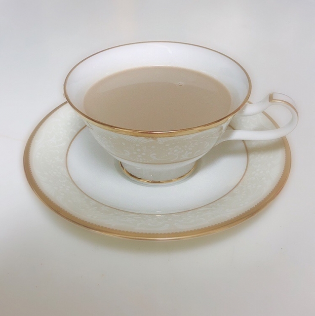 ロイヤルミルクティーの完成イメージ、濃厚なミルクと紅茶の一杯