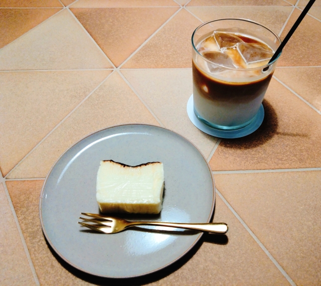 ミルクブリュー（牛乳出しコーヒー）の完成イメージ｜濃厚でまろやかな漬け込みコーヒー牛乳