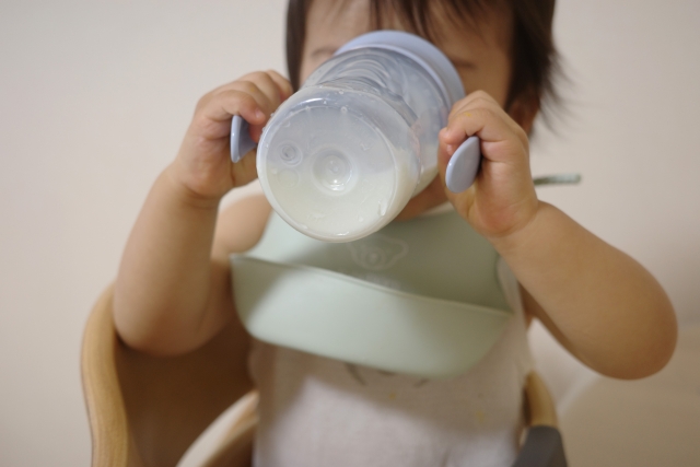 フォローアップミルクの必要性と選び方を解説する離乳食期の栄養ガイド
