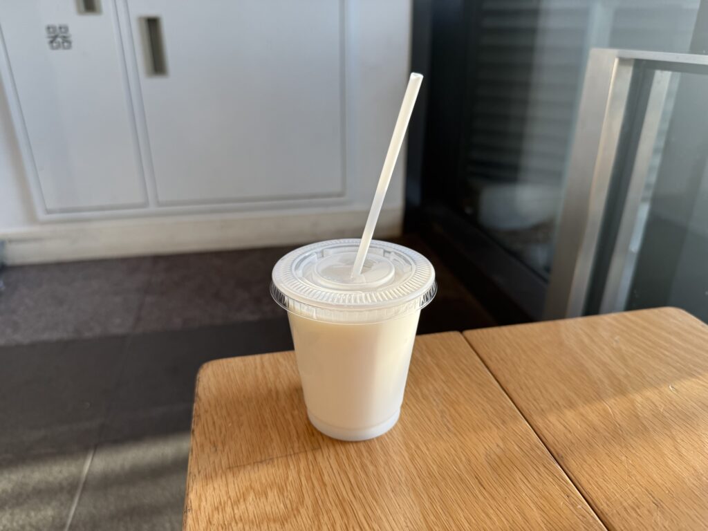 東毛酪農63℃低温殺菌牛乳とソラマチ店フレッシュミルクの写真