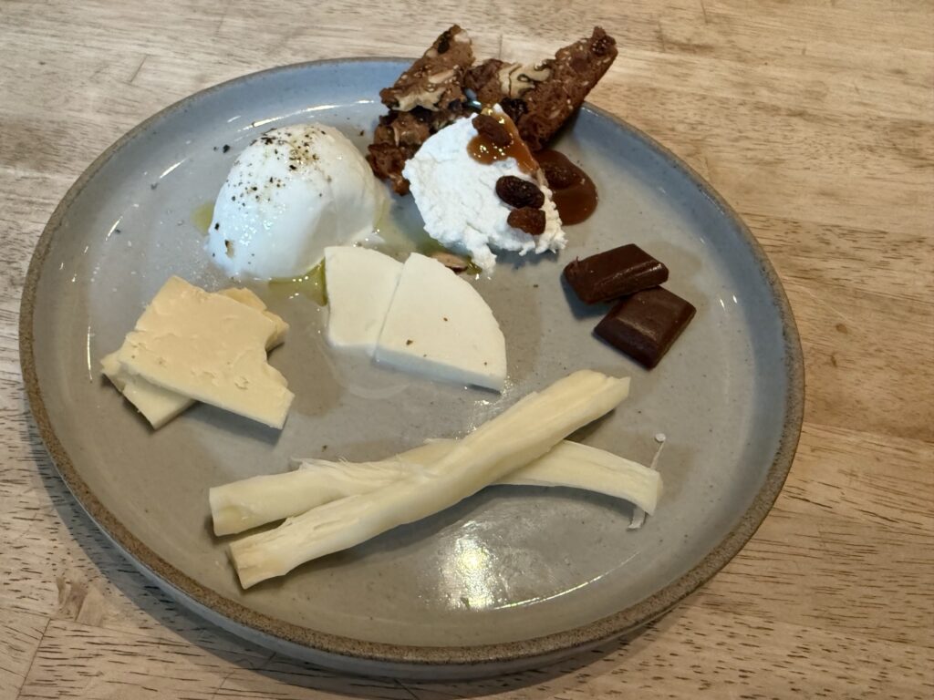 渋谷チーズスタンドお任せ6種チーズプレートの写真