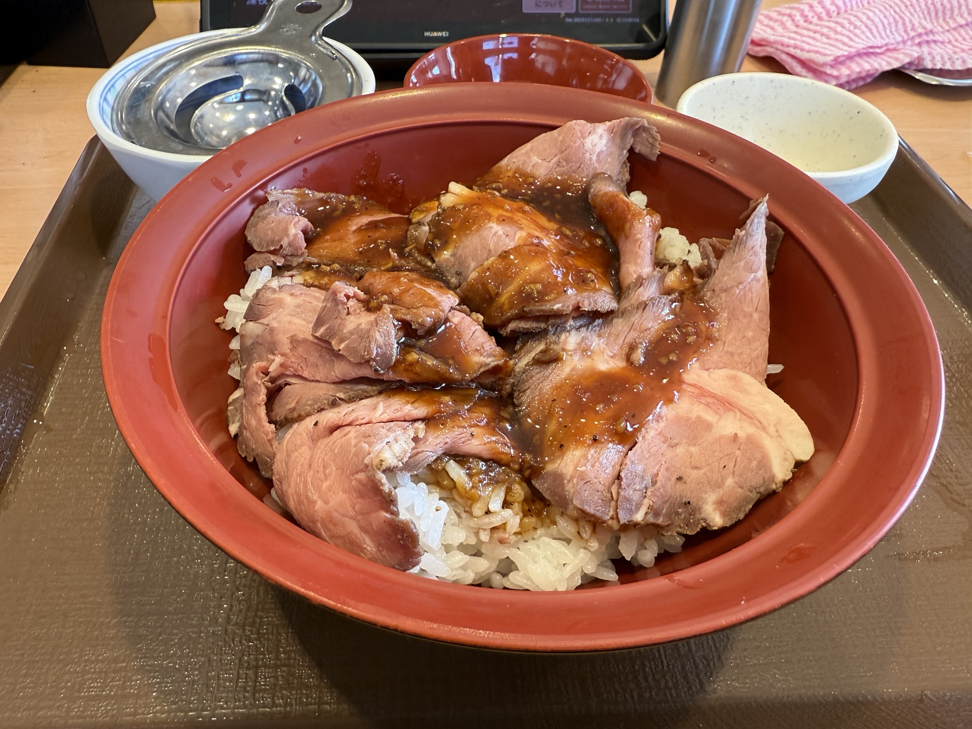 すき家 ローストビーフ丼 実食レビュー 2025 再販 並盛 卵黄トッピング