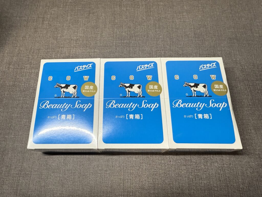牛乳石鹸 青箱のパッケージ さっぱり洗い上げる固形石鹸