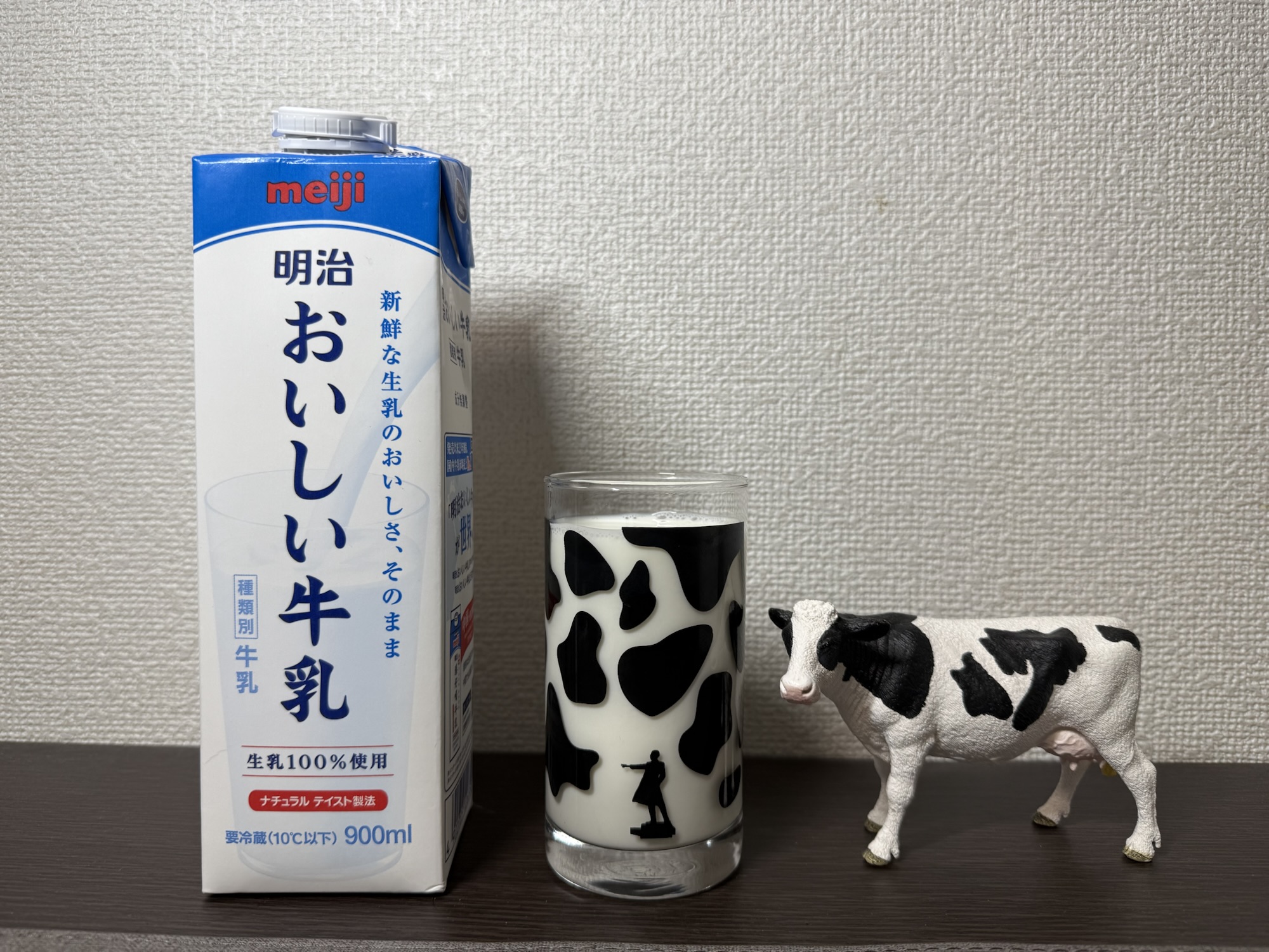 明治おいしい牛乳の特徴とナチュラルテイスト製法を解説するイメージ