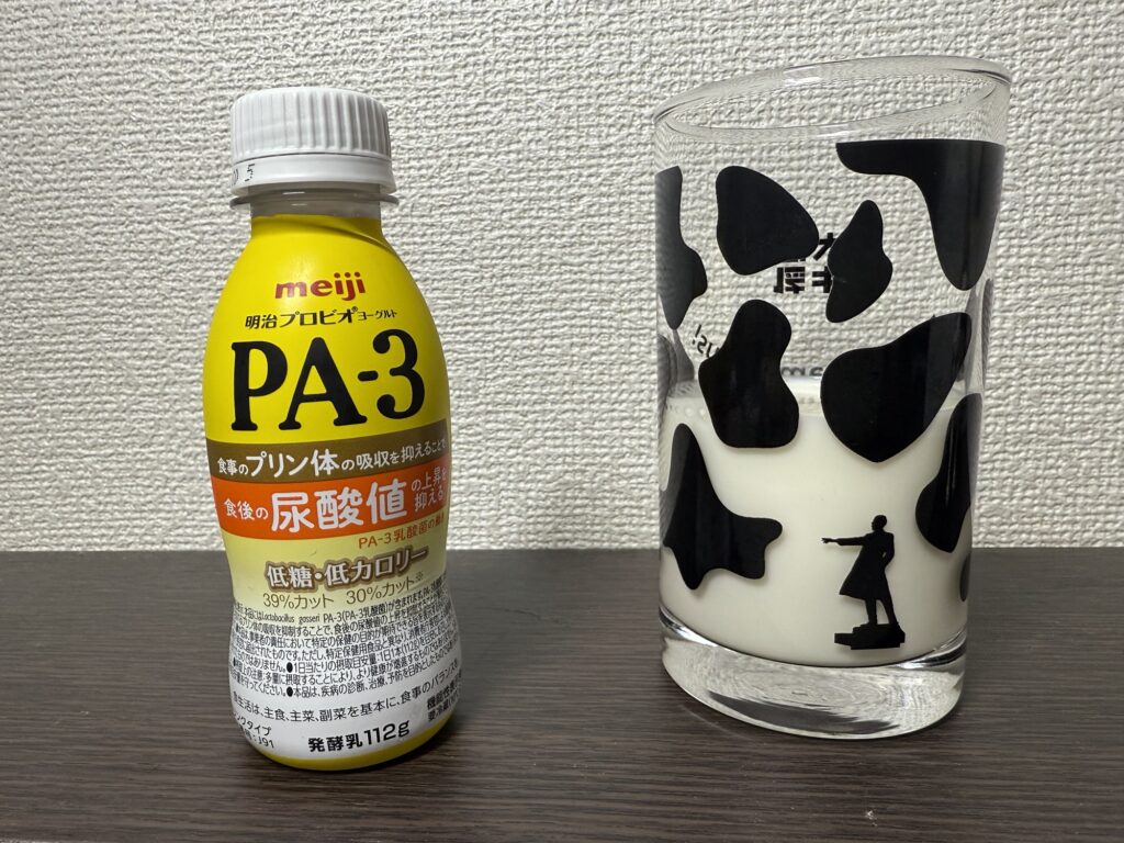 明治プロビオヨーグルトPA-3をコップに盛り付けた状態　乳酸菌ヨーグルト