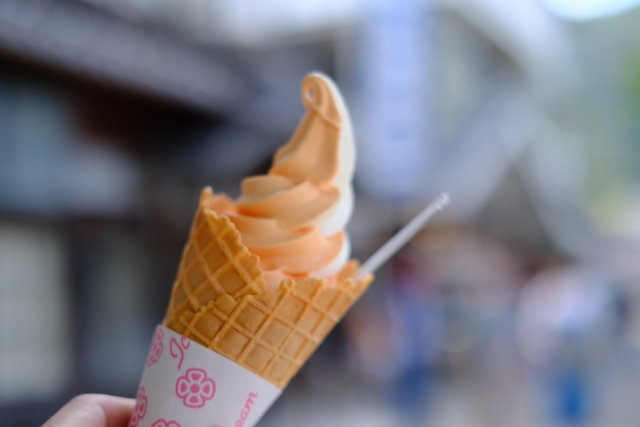 夕張メロンソフトクリーム｜北海道名物の濃厚メロン風味