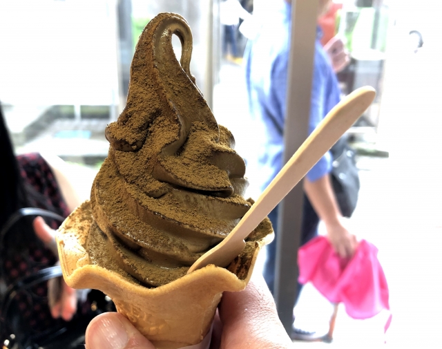 ほうじ茶ソフトクリーム｜香ばしさが広がる和風人気フレーバー