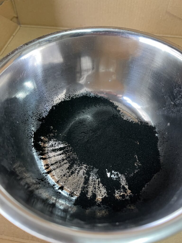 子牛の下痢対策に使用される薬用炭（整腸・吸着）