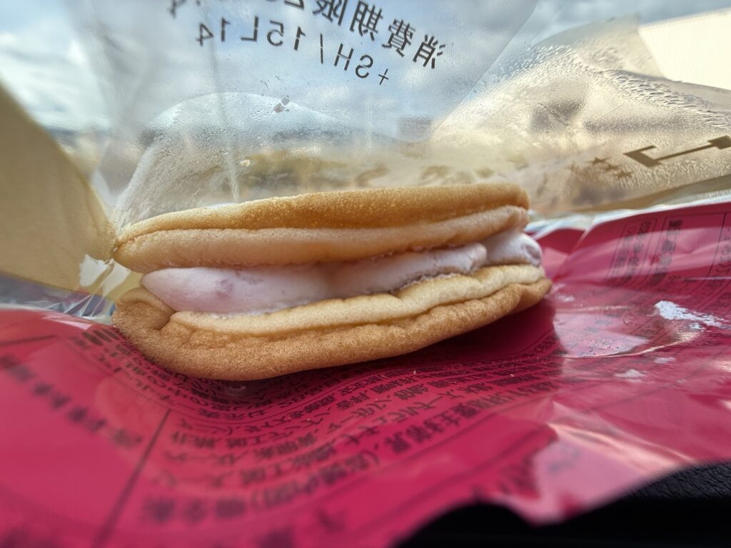 ふんわりワッフル いちごミルク 良い点 いちごの酸味 ミルクのコク 199kcal