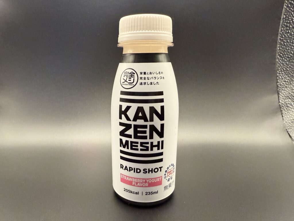 完全メシ RAPID SHOT ストロベリーヨーグルト｜手軽に栄養補給できる完全栄養ドリンク