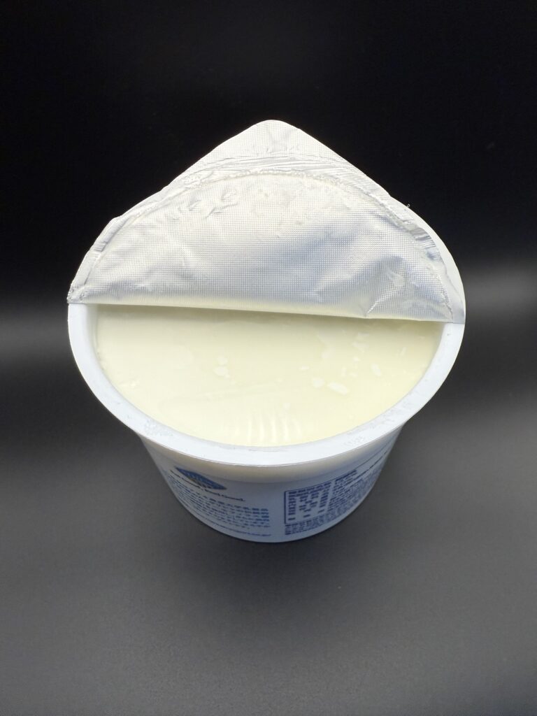 ATHENA ギリシャヨーグルトの中身（クリームチーズのような弾力）