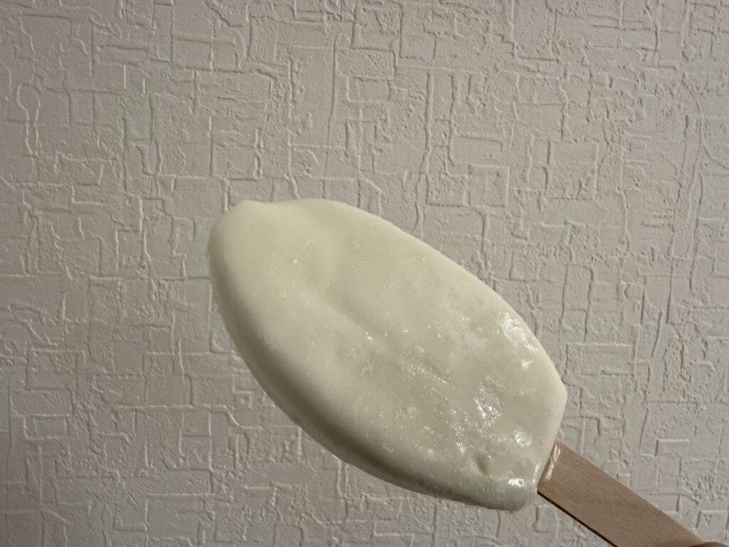 明治ブルガリア フローズンヨーグルトデザート 冬の濃いめ 中身の状態