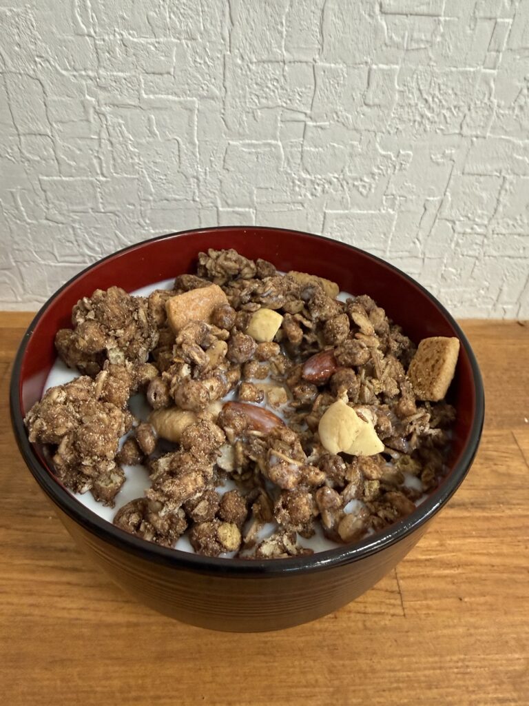 ごろグラ チョコナッツ 牛乳をかけた朝食シリアル