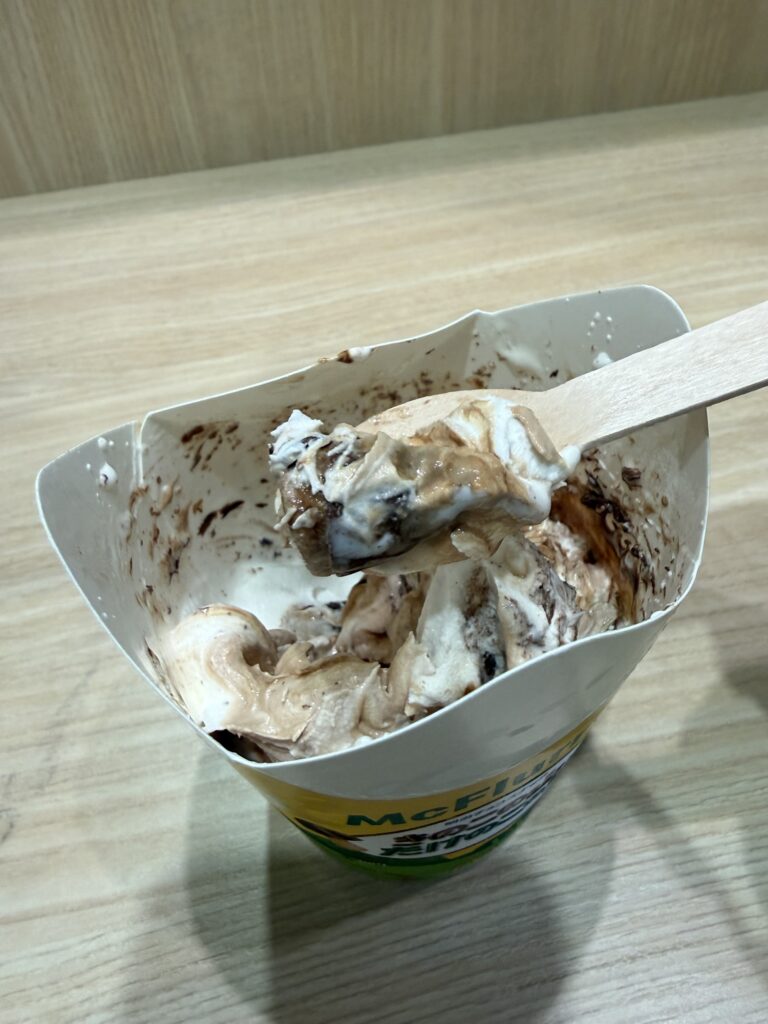 マックフルーリー きのこの山とたけのこの里の中身 たけのこの里