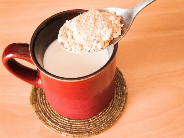 きな粉牛乳のグラス 朝の栄養補給に