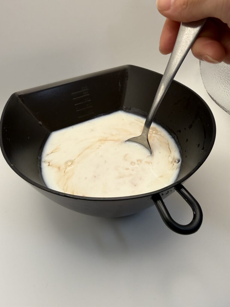 フルーチェ 夢のスペシャル3MIX 作り方｜スプーンで約20秒混ぜる工程