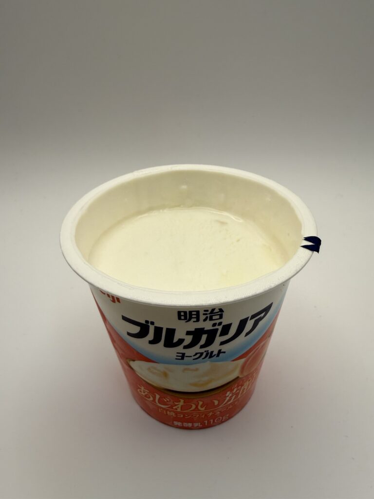 明治ブルガリアヨーグルト あじわい芳醇 白桃コンフィチュールの中身と白桃ソース